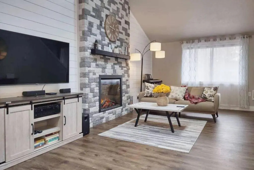 Cozy and Quiet Family Home in Park Setting Near PDX
