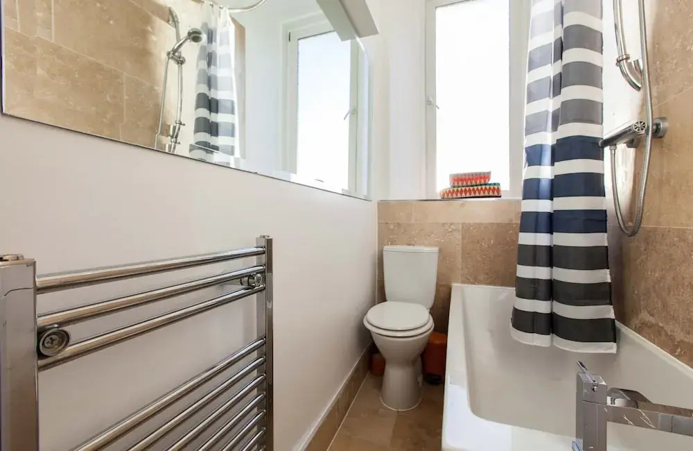 Spacious Leith Flat For 4 W/ Skyline View