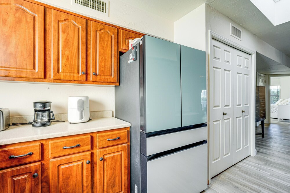 Steps to Golf & Greenbelt! Elegant Scottsdale Unit