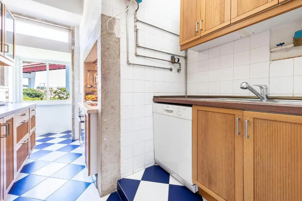 Guestready - Bright Family Home with Private Rooftop Terrace in Alcântara