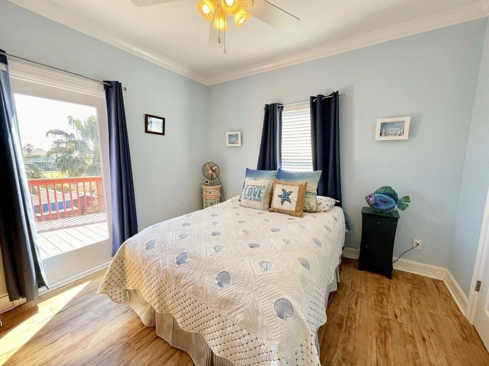 Crazy Cajun 2 Bedroom Home