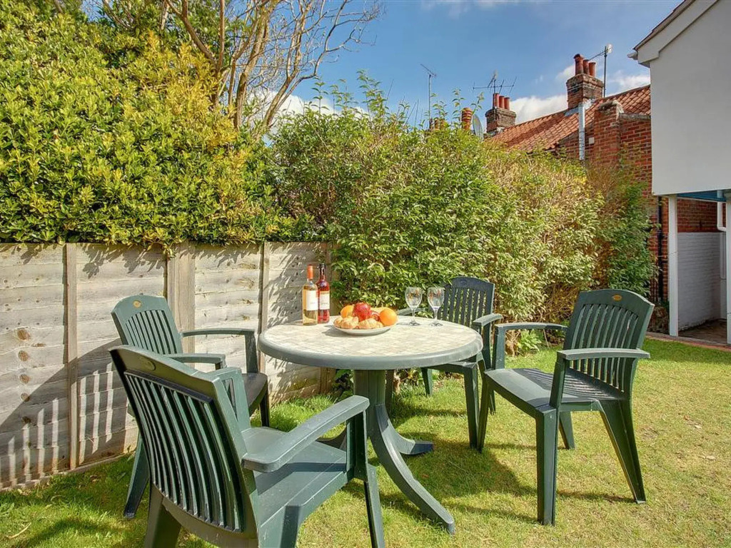 3 Bed in Woodbridge oc-h23