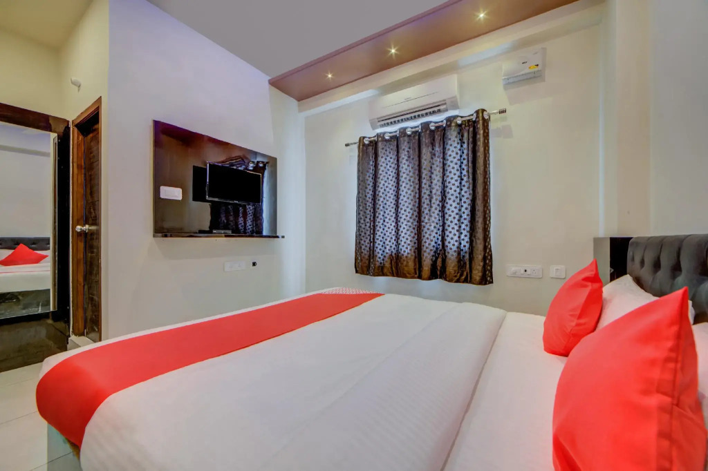 OYO 22425 Hotel Honey Cruise