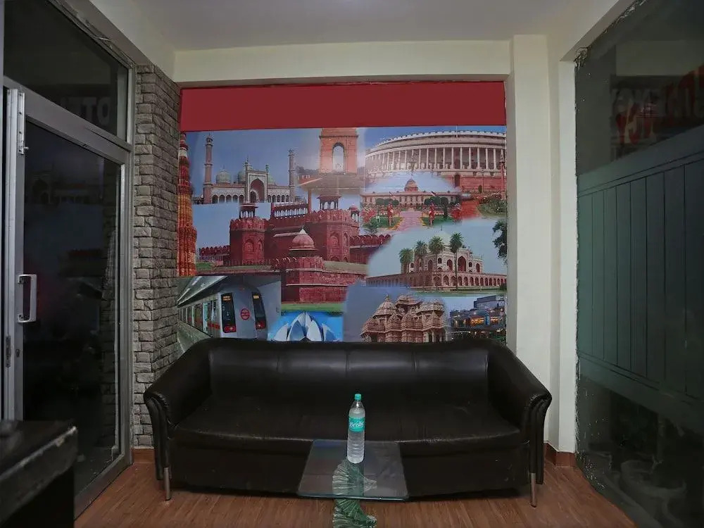 OYO 14746 Delhi Residency