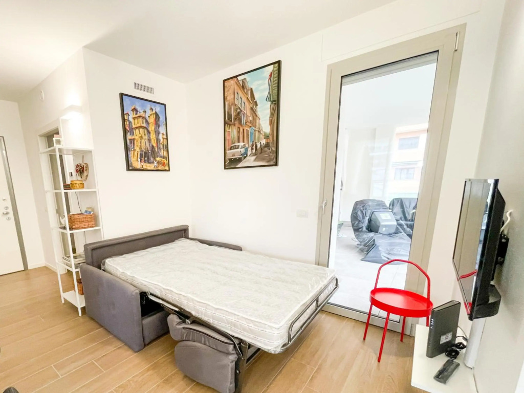Amazing BRAND NEW 2 room upper scale with condo GYM close to metro