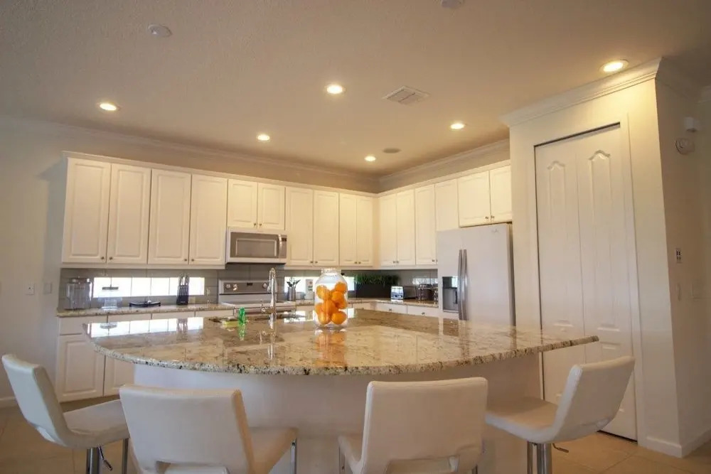 ACO PREMIUM – 6 bd with pool and Spa (1726)