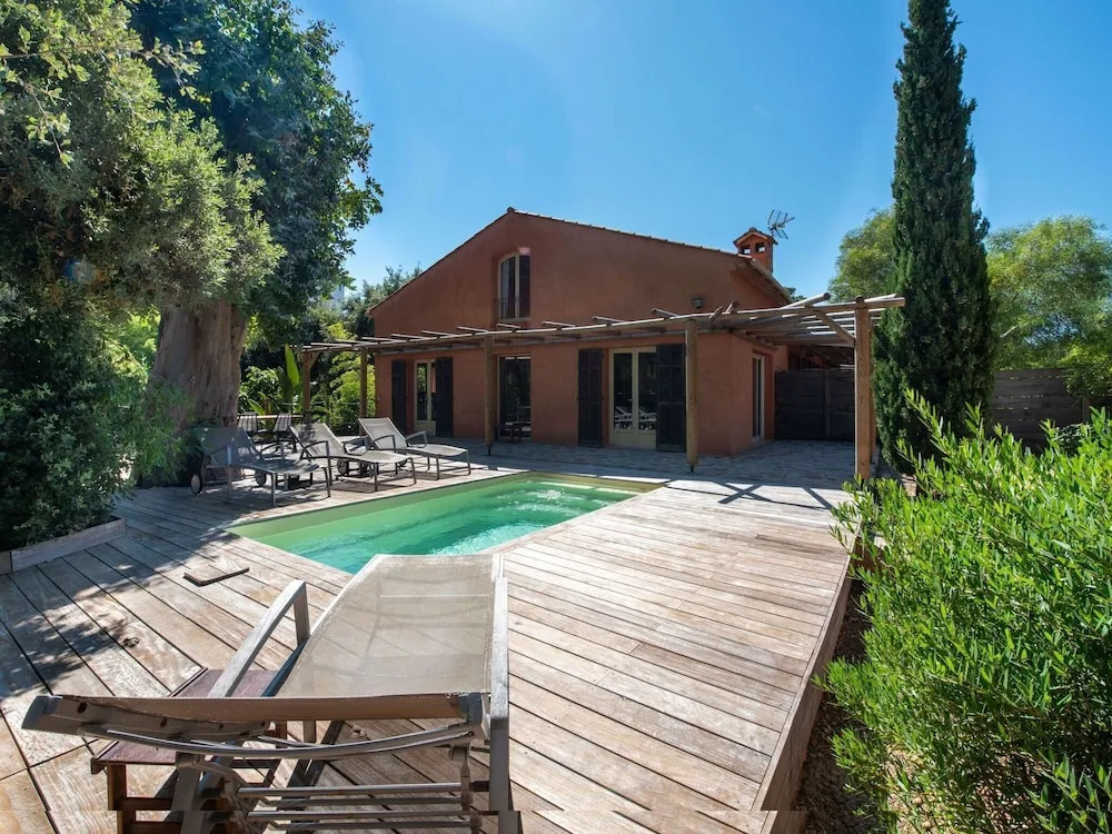 Spacious Holiday Home in La Croix Valmer With Private Pool