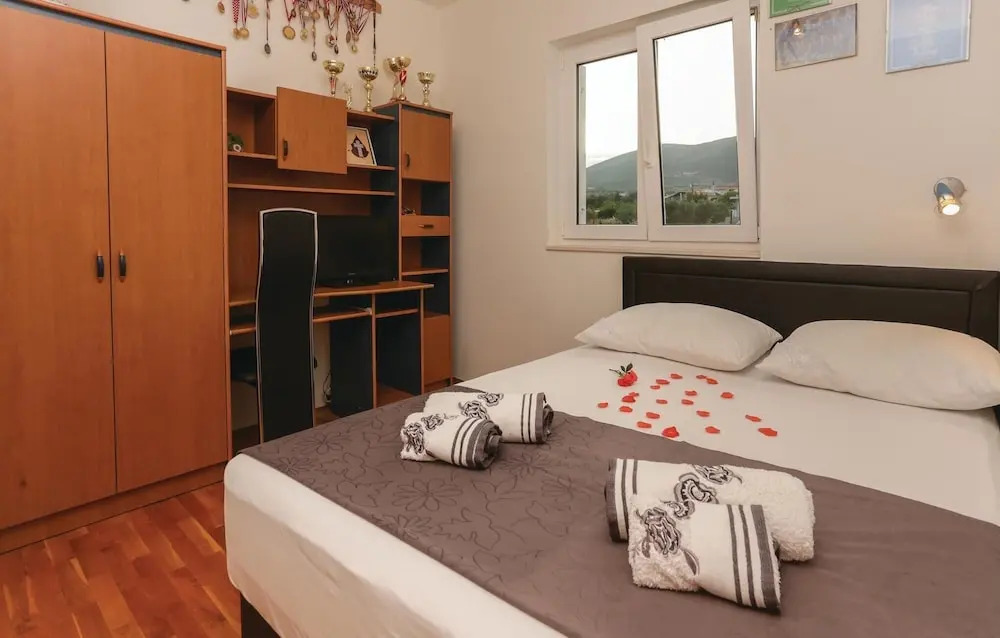 Amazing Home In Kastel Novi