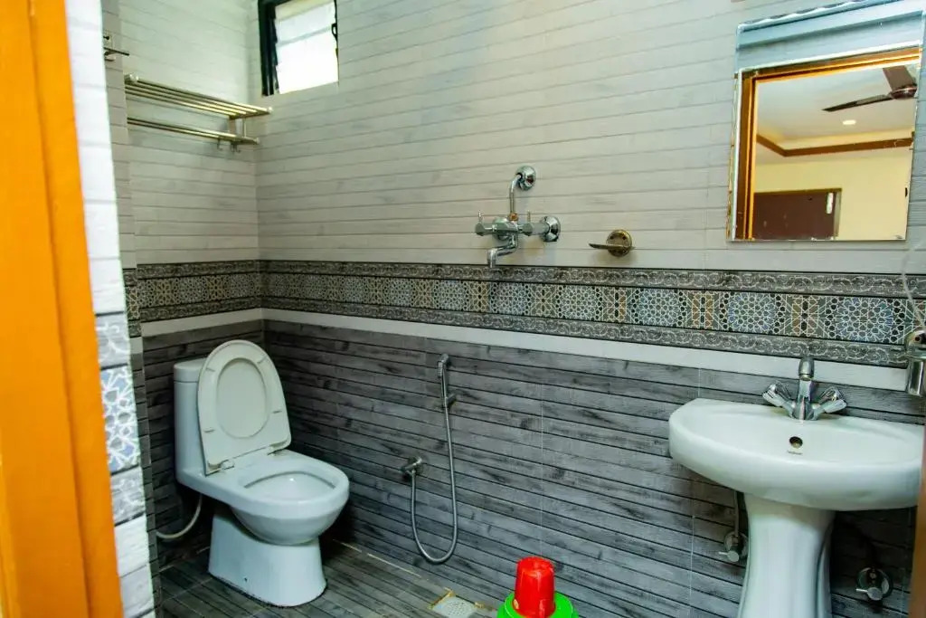 Hotel Everest Regency by OYO Rooms