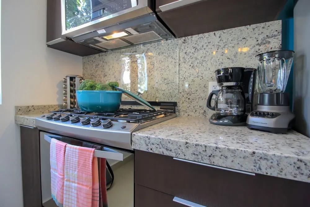 Beautiful Condo with Screened Terrace by the Pool