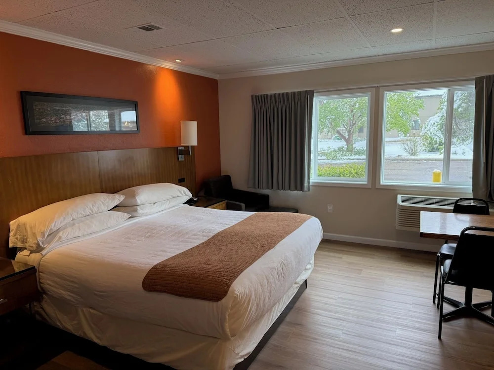 Boulder Twin Lakes Inn