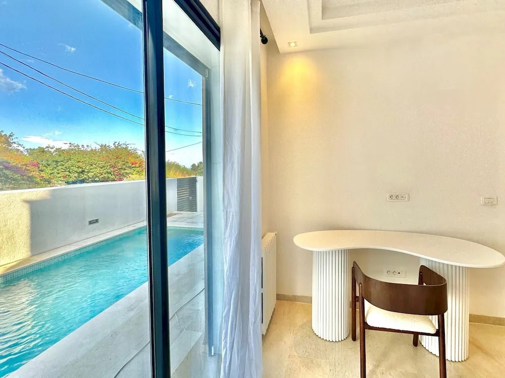 Villa Corniche vue mer et piscine chauffée