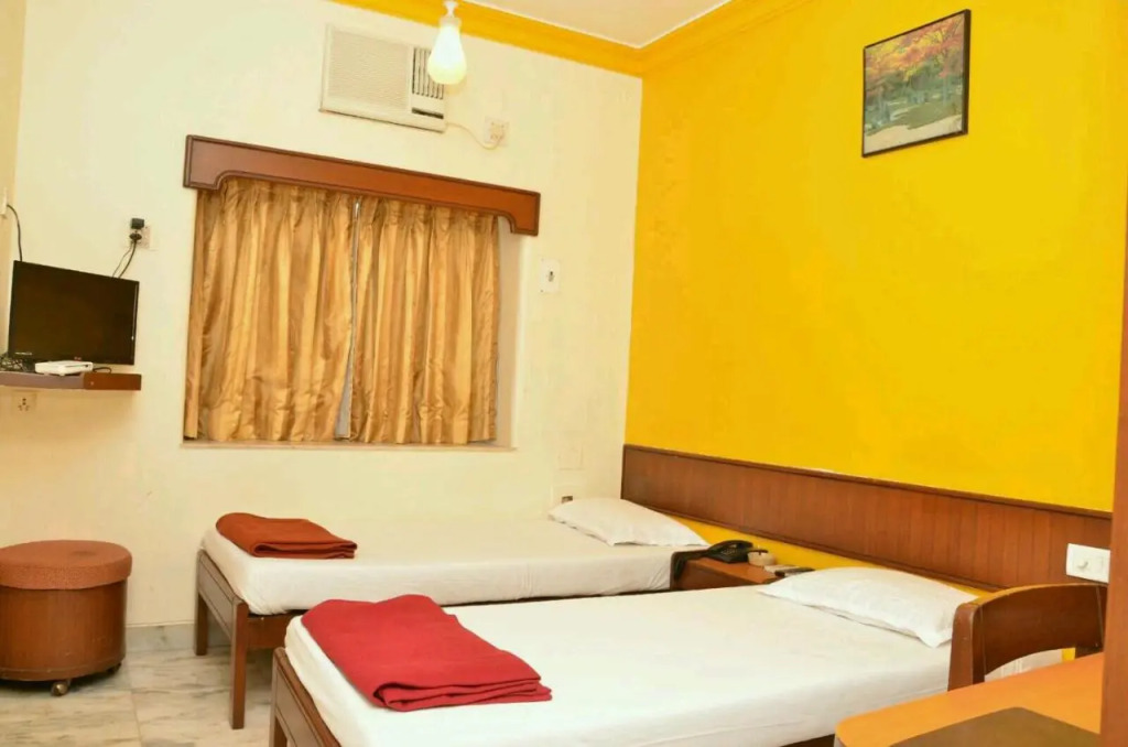 Hotel Mogul Palace - Near Masjid Bunder Mumbai