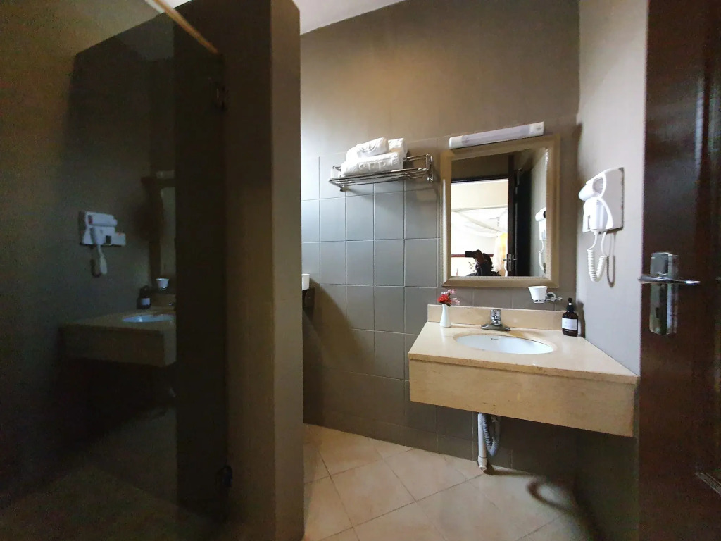 Serendib Suites and Conference Center