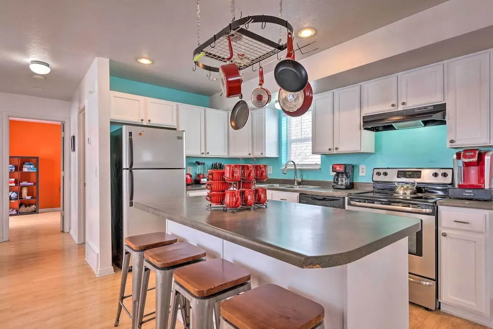 Family-friendly Logan Farmhouse w/ Yard & Near USU