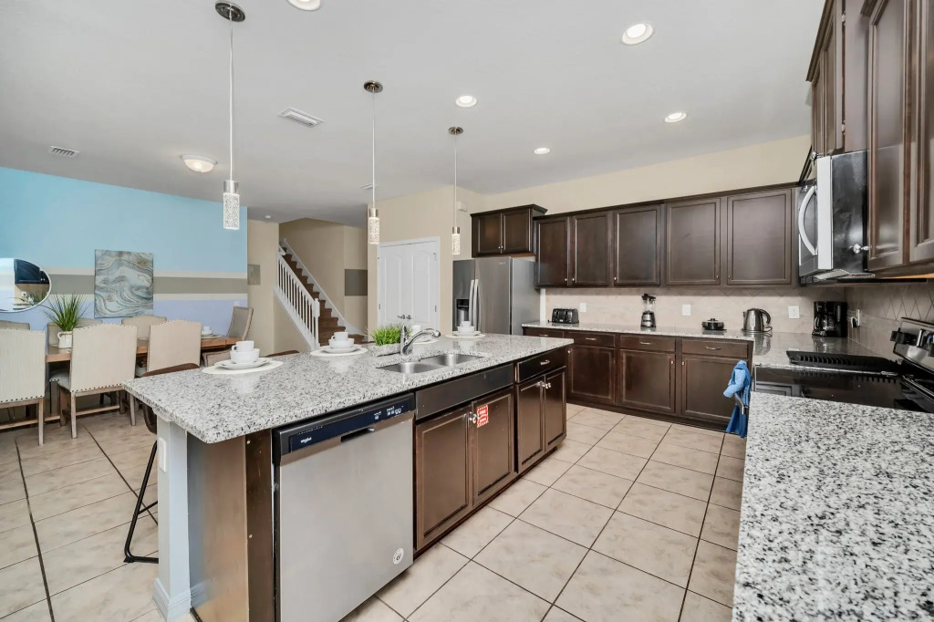 Brand New Luxury 9Br Villa With Lake View*Pool*Spa, Kissimmee, US