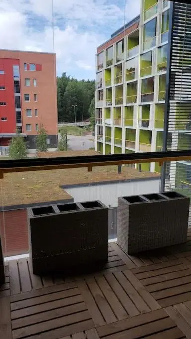 Studio, 9 min walk to train+15 min city or airport