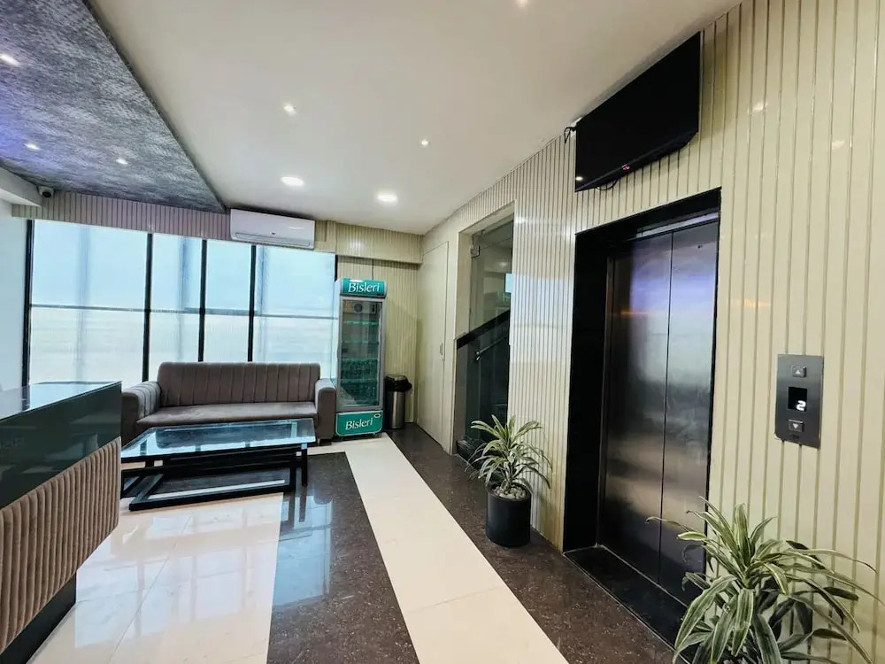 Col's Hotel Uphaar