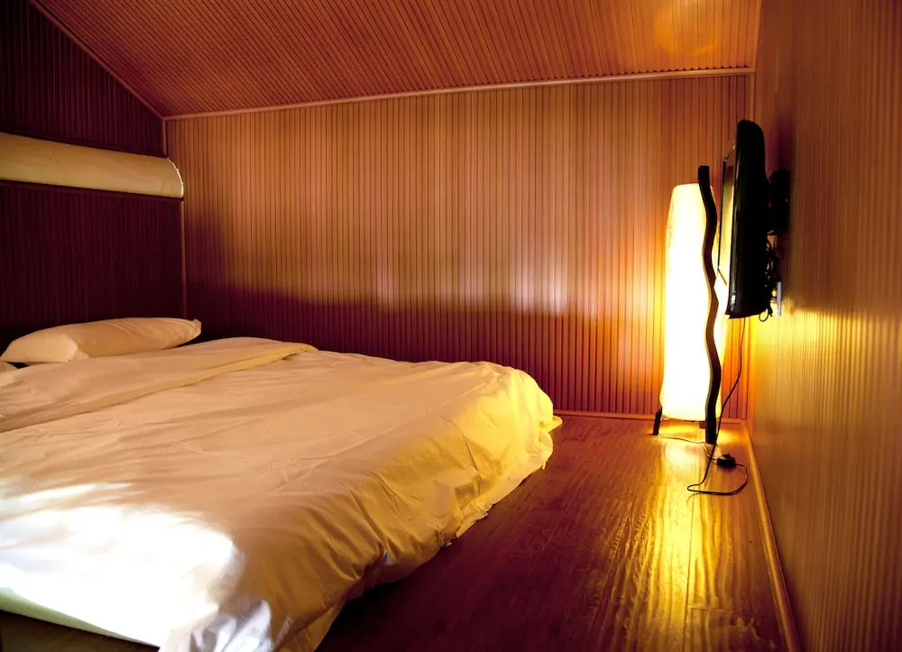 7 Sages International Youth Hostel