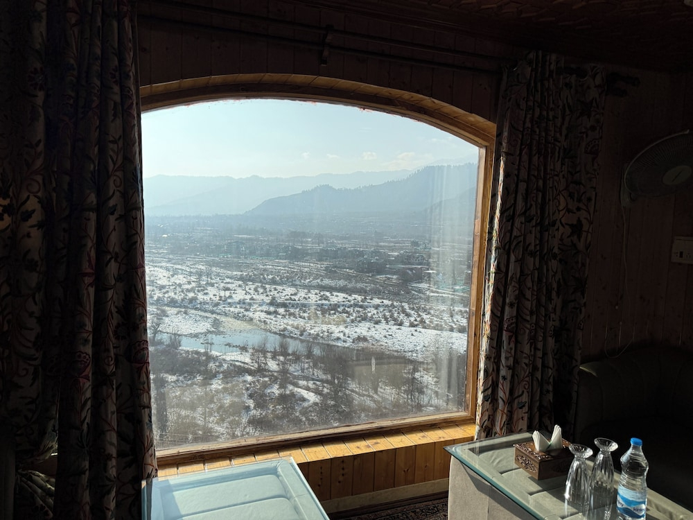 Srichan Resorts