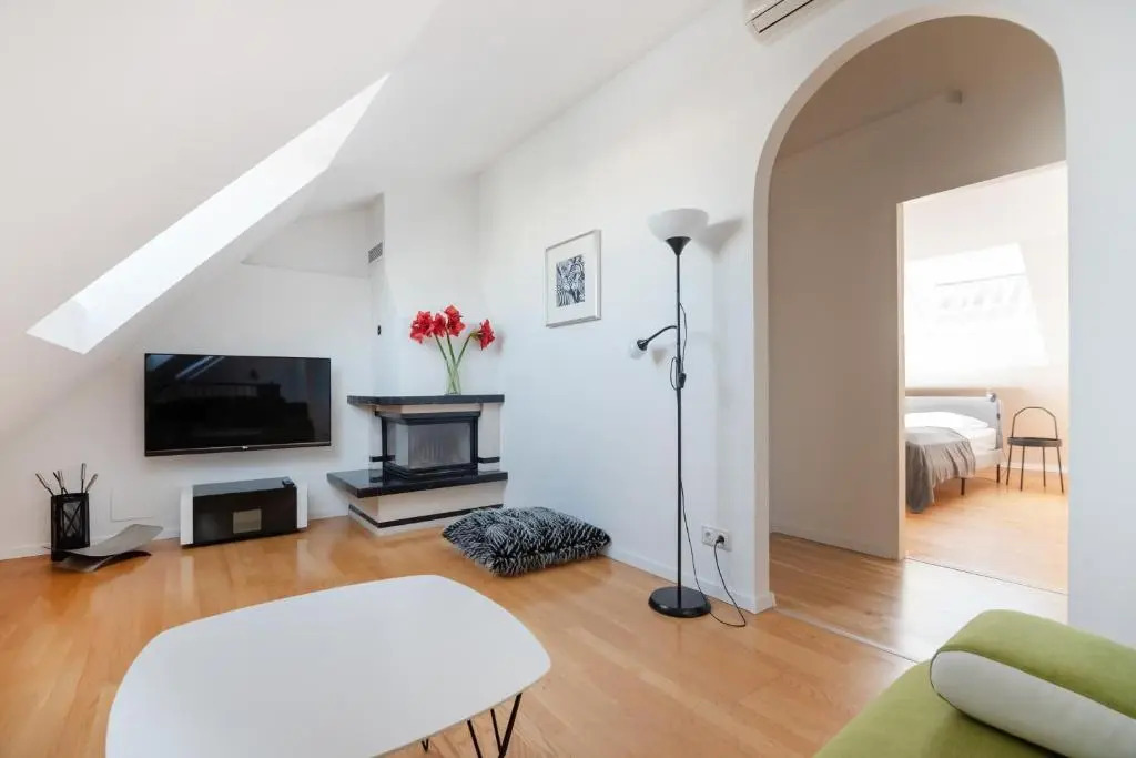 Vienna Roof Top Apartment with Terrace, Parking and AC