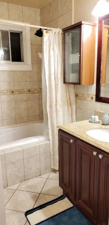 Bungalow With Cozy 4 Bedrooms on a Large Property Lot ! Late Check-out