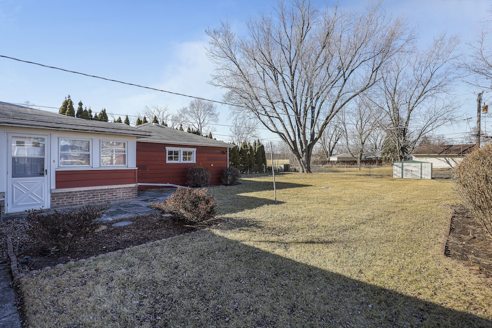 Modern Home Near Rosemont/allstate Arena O'hare 3 Bedroom Home
