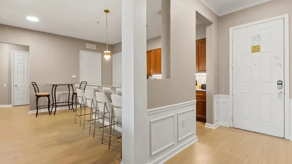 Near Universals Epic Universe Suite -3br