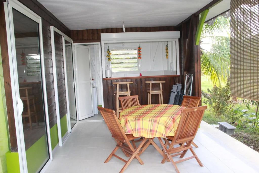 Bungalow de 2 chambres avec terrasse amenagee et wifi a Riviere Salee a 9 km de la plage