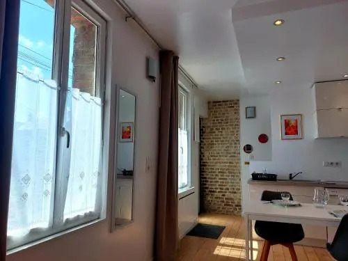 Les Belles Terrasses Dieppe ,3 appartements , LE VEGETAL de 1 à 8 personnes , LE TROPICAL de 1 à 6 personnes , LE FLORAL avec TERRASSE de 1 à 3 personnes , quartier calme au stationnement gratuit à coté de lavenue verte