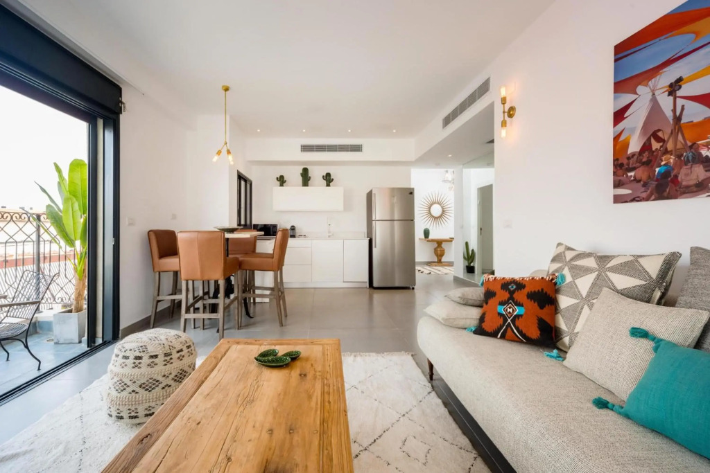 Walk to Beaches from an Arty New-Build Apartment