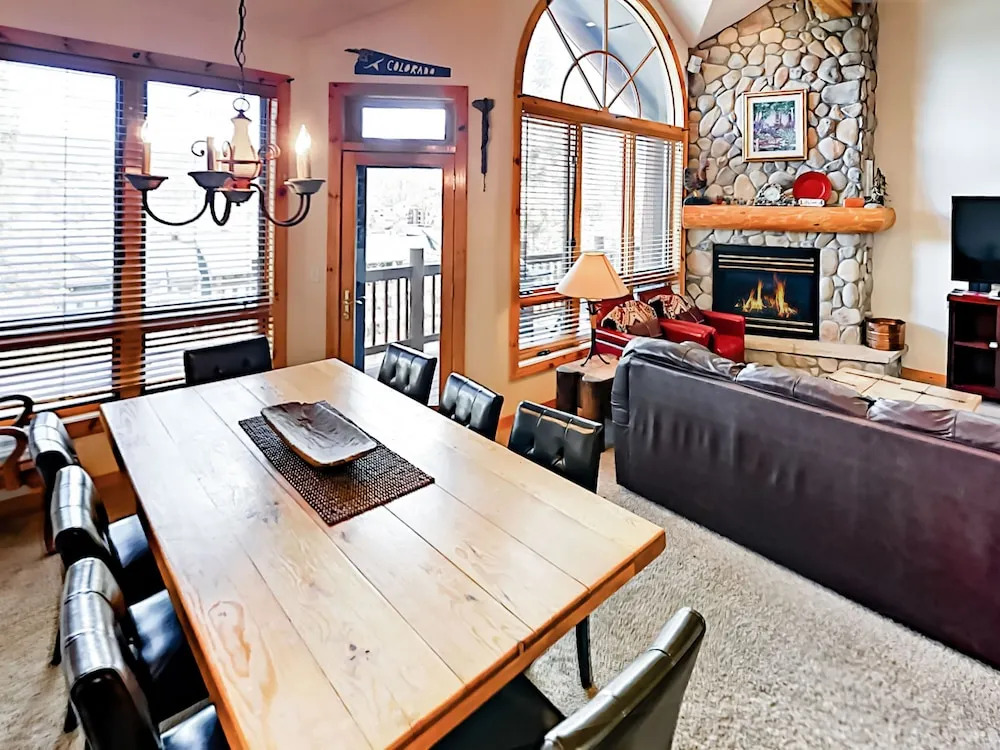 416 Kings Crown Rd Home 4 Bedrooms 4 Bathrooms Home