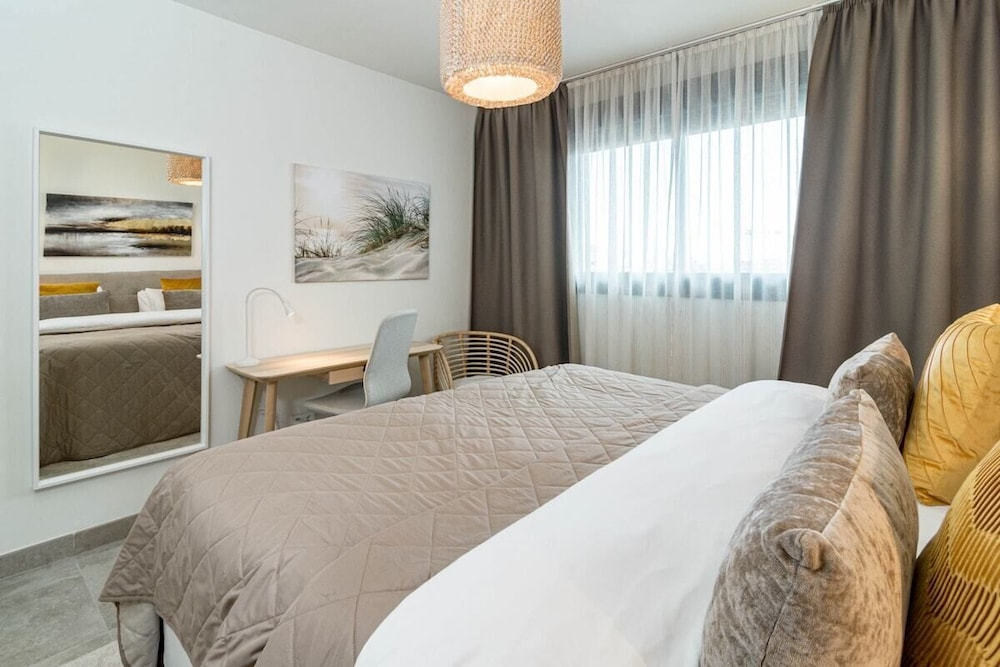 Inf4.6p - Spacious Holiday Home in Estepona