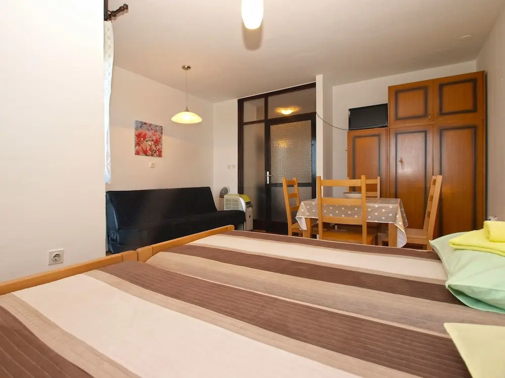Apartment 1738