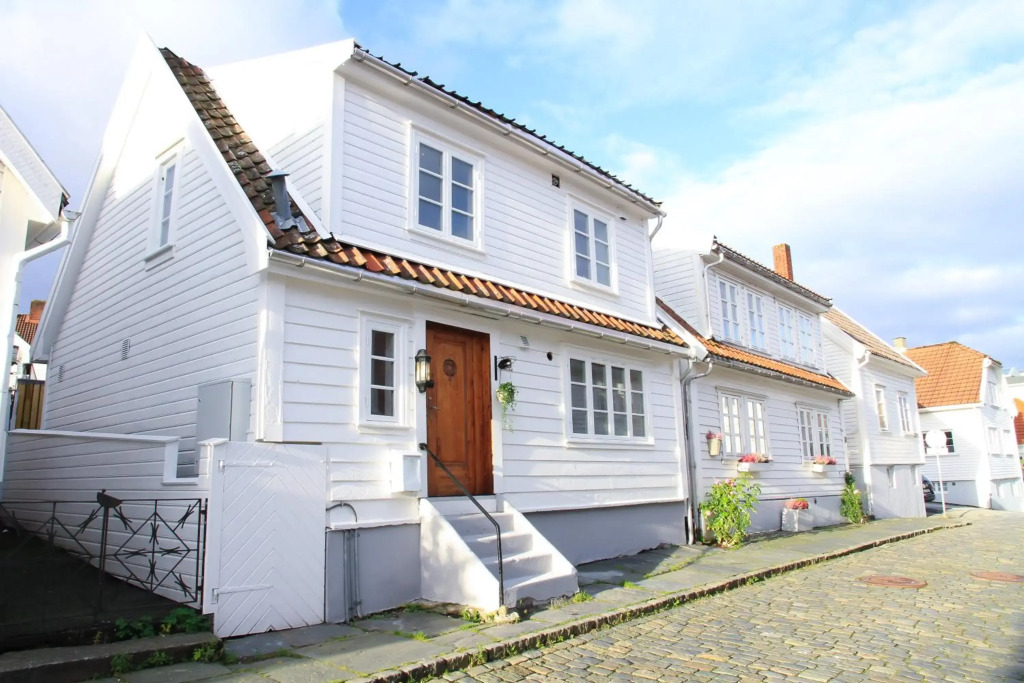 Saga Caves Straen