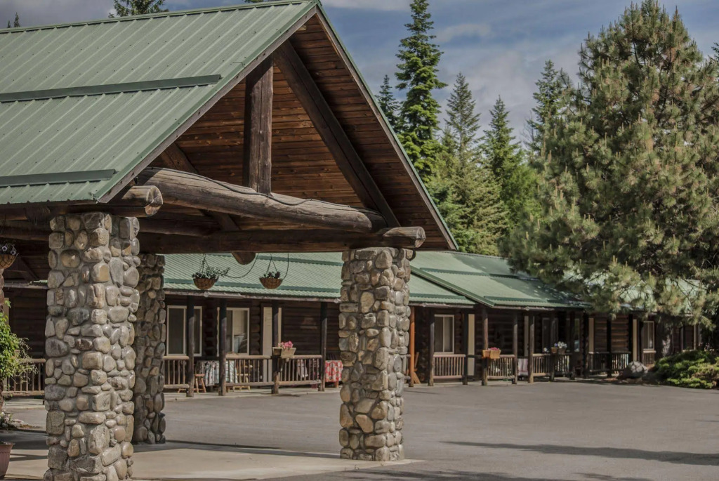 Log Inn Bonners Ferry