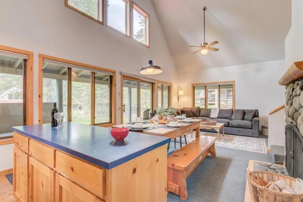 Circle 4 Cabin 2