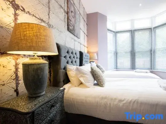 Your Apartment | Bristol Rowan Tree - No.4