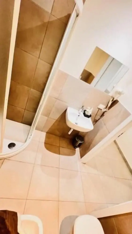 Room in Apartment - Small Charming Suites
