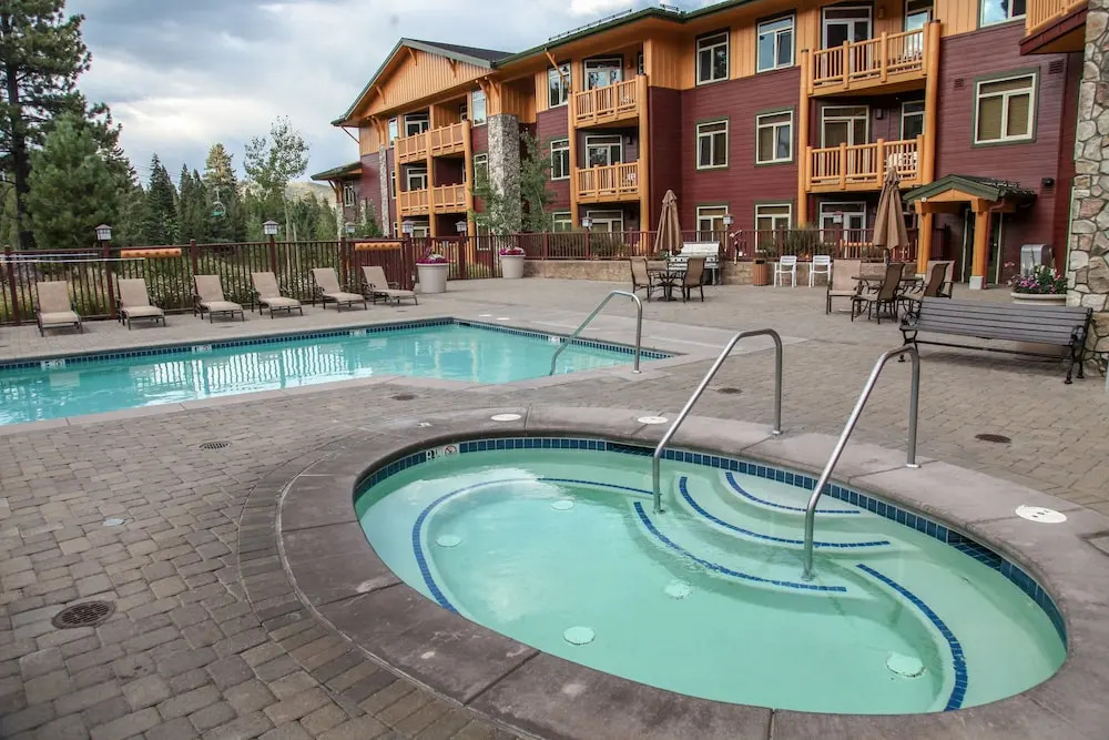 Sunstone 214 Updated Ski-In Ski-Out Condo with Great Complex Amenities by RedAwning
