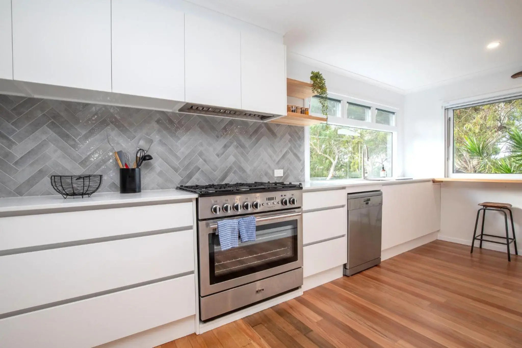 Surf Gums + Sleeps 8 + Pet Friendly + Ocean Views