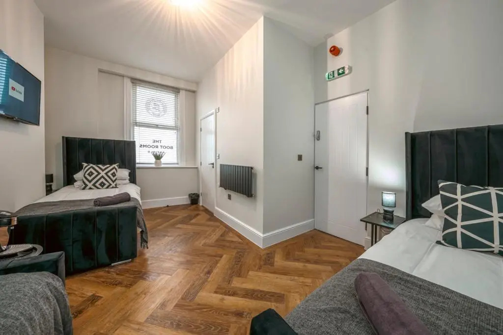 The L4 Studios & Rooms