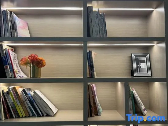 Leqi Light House Hotel (Yiwu International Trade City Binwang Night Market Pedestrian Street Branch)