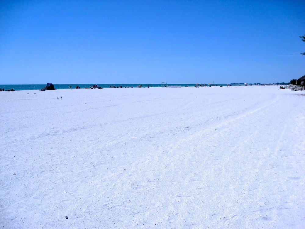 Absolute Paradise Ami-private Beach Access-water Views From Every Window-heated Pool- Walk To 14 Restaurants