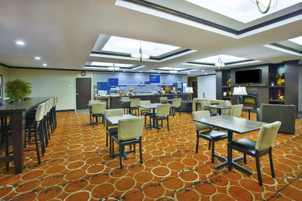 Holiday Inn Express & Suites Washington - Meadow Lands by IHG