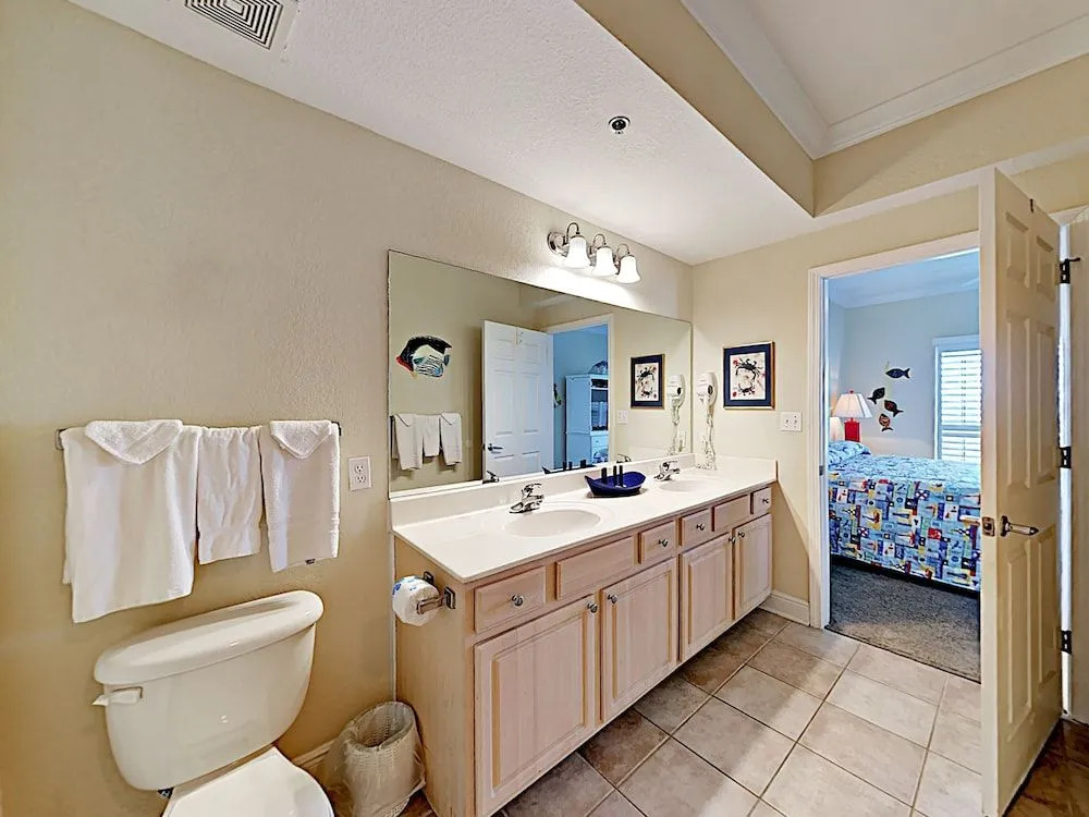 931 W Beach Blvd Condo by RedAwning