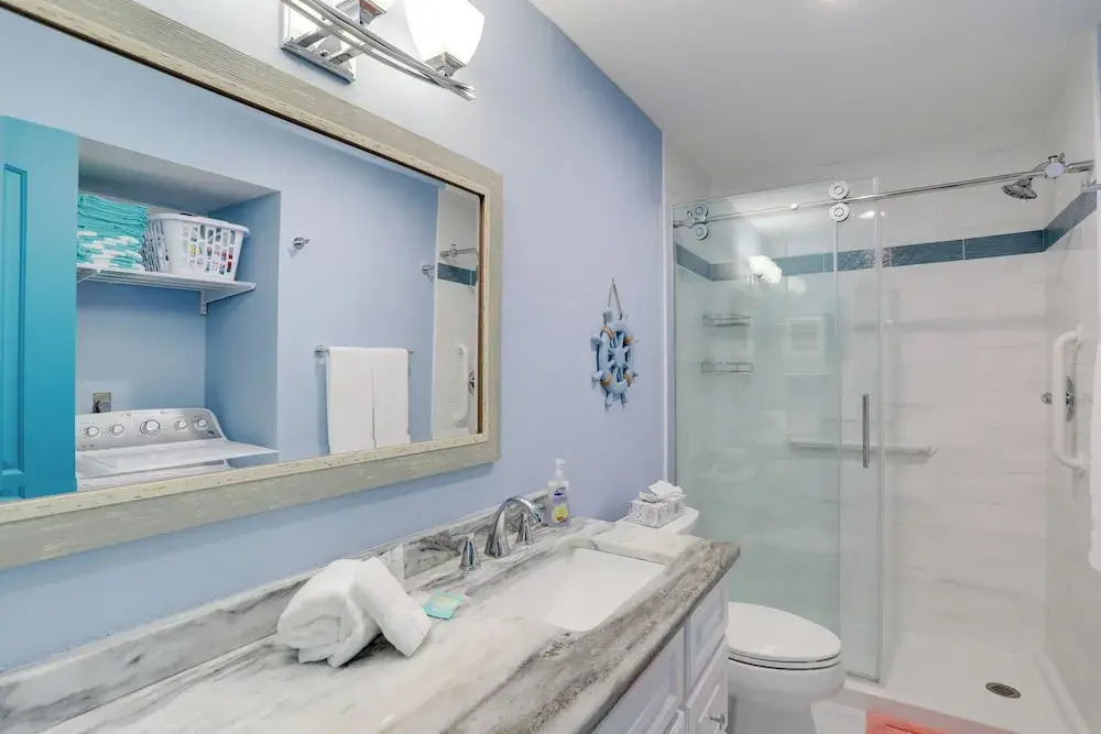 Sip, Sunbathe & Relax Poolside: Madeira Beach Gem!