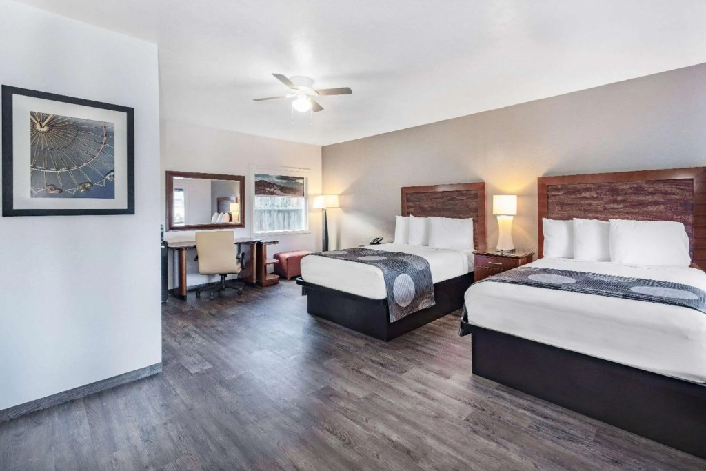 Oceanside Inn & Suites, a Days Inn by Wyndham