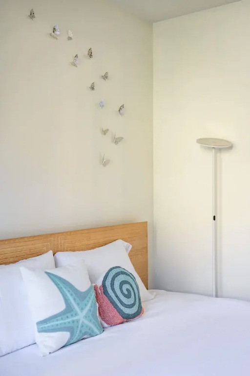 Private Entry Cozy Suite w Patio Bath Kitchenette