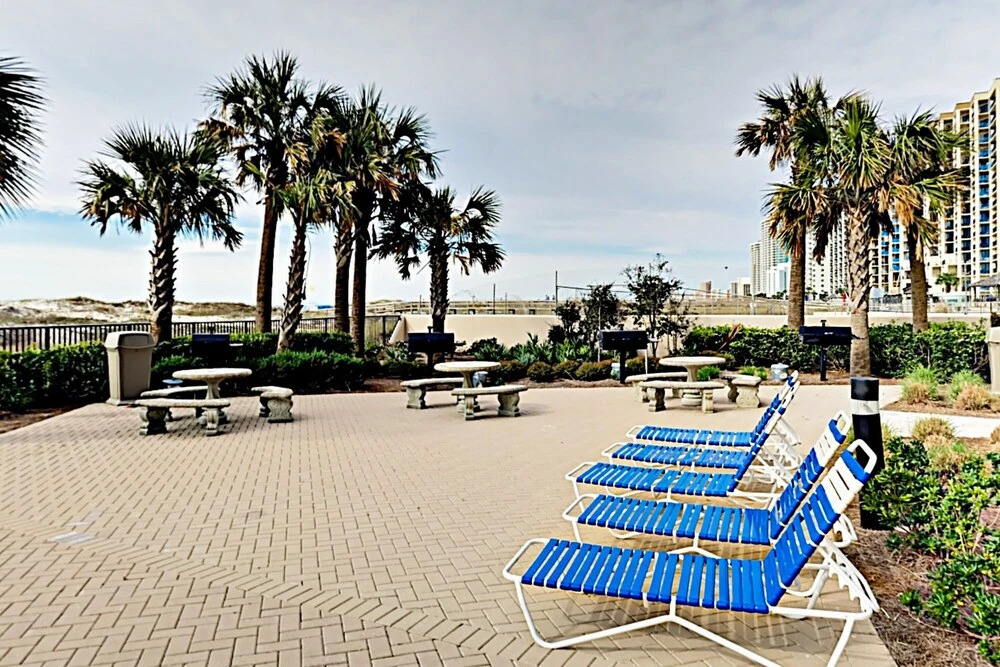 Gulf-view Corner - Balcony, Pools & Hot Tubs 3 Bedroom Condo
